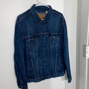 Levi’s Jean Jacket (Large)